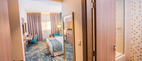 Deluxe kamer, 1 eenpersoonsbed | 1 slaapkamer, een minibar, een kluis op de kamer, een bureau