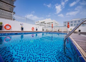 Outdoor pool, pool umbrellas, sun loungers