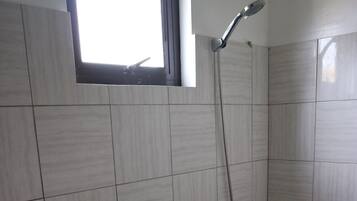 Shower, free toiletries, towels