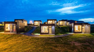 Fassade der Unterkunft – Abend/Nacht