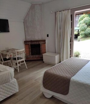 Minibar, desk, free WiFi, bed sheets - Hotel Cabana Jardim De Flores (Gramado)