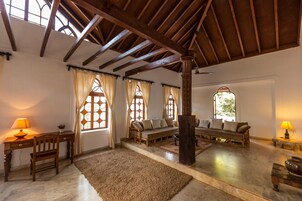 21-英寸电视（配备卫星频道）