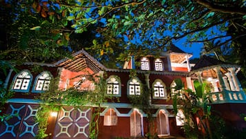 Façade de lâhĂ©bergement - soirĂ©e/nuit