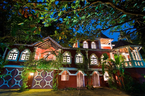 Fasade – kveld/natt