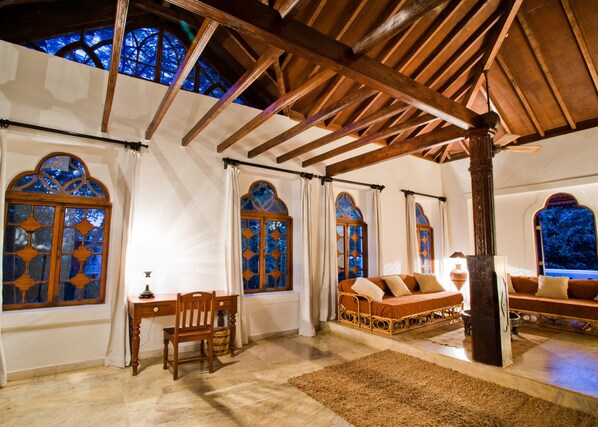 Penthouse, 1 Bedroom, Terrace, Valley View | Living area | 21-inch TV with satellite channels - Marbella Guest House (Candolim)