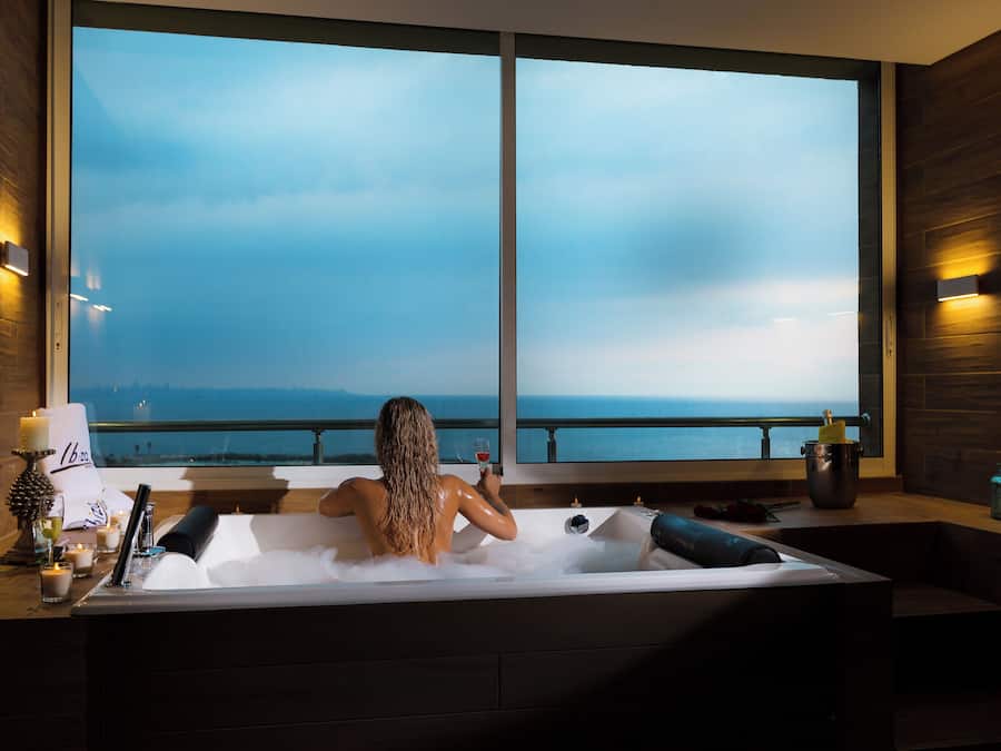 Suite – superior | Minibar, safe på rommet, skrivebord og blendingsgardiner