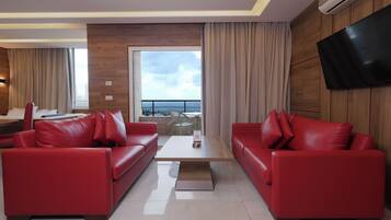 Minibar, coffres-forts dans les chambres, bureau, rideaux occultants