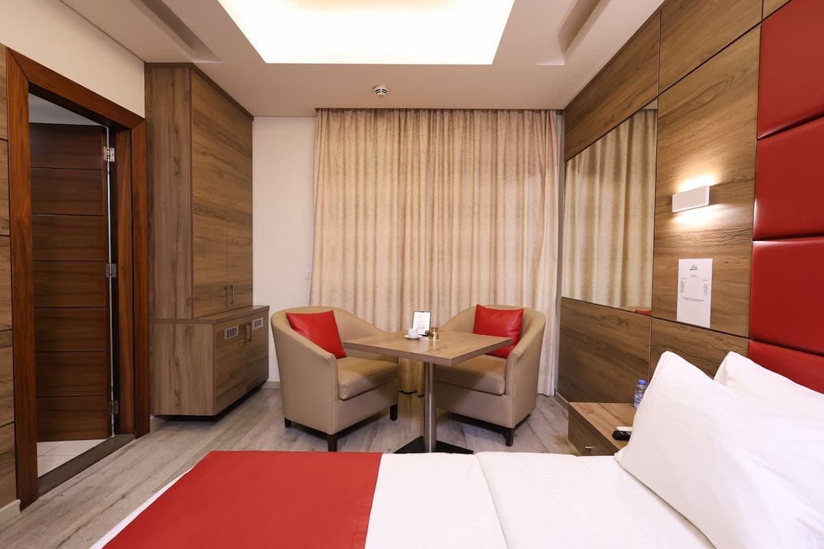 Standard Room, 1 Double Bed | Minibar, in-room safe, desk, blackout curtains
