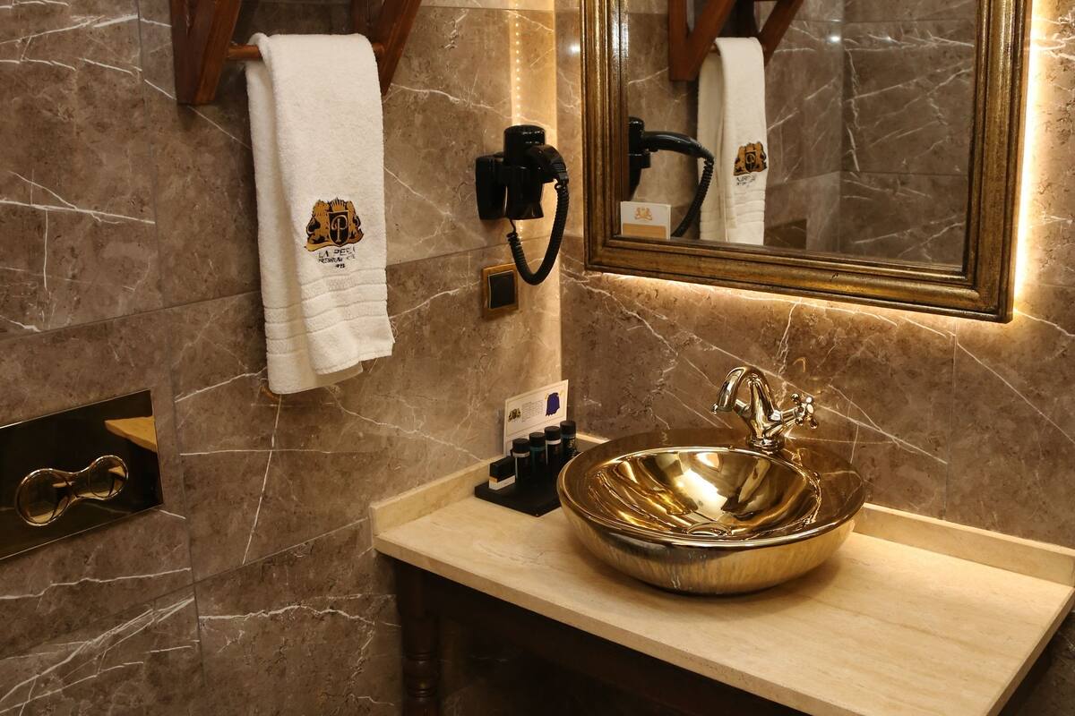 shower, free toiletries, hair dryer, slippers