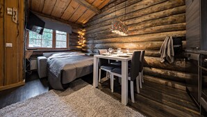 Deluxe Apartment, 1 Bedroom, Garden Area | Living room | Smart TV, fireplace, video-game console, DVD player - UnelmaPovi (Kuusamo)