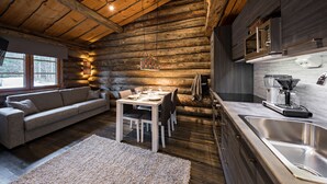Deluxe Apartment, 1 Bedroom, Garden Area | In-room dining - UnelmaPovi (Kuusamo)