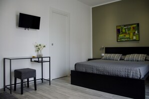 Premium bedding, down duvets, minibar, desk