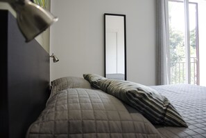 Family Double Room, 1 Bedroom, Private Bathroom, City View | 1 bedroom, premium bedding, down comforters, minibar - Appartamento Cavour 37 Palermo (Palermo)