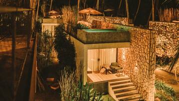 Minibar, in-room safe, individually decorated, individually furnished