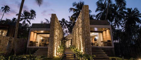 Bangalô Frente mar | Minibar, caja fuerte, decoración individual y mobiliario individual