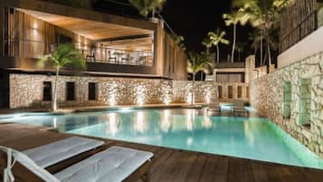 Outdoor pool, sun loungers