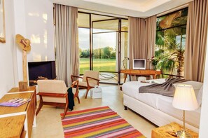 Villa Luxe, 5 chambres | 5 chambres, minibar, coffres-forts dans les chambres, bureau