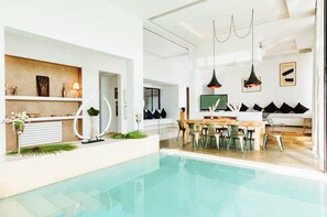 Piscine couverte, piscine extérieure