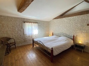 Individually decorated, individually furnished, free cots/infant beds