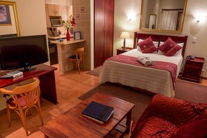 Premium bedding, in-room safe, desk, laptop workspace