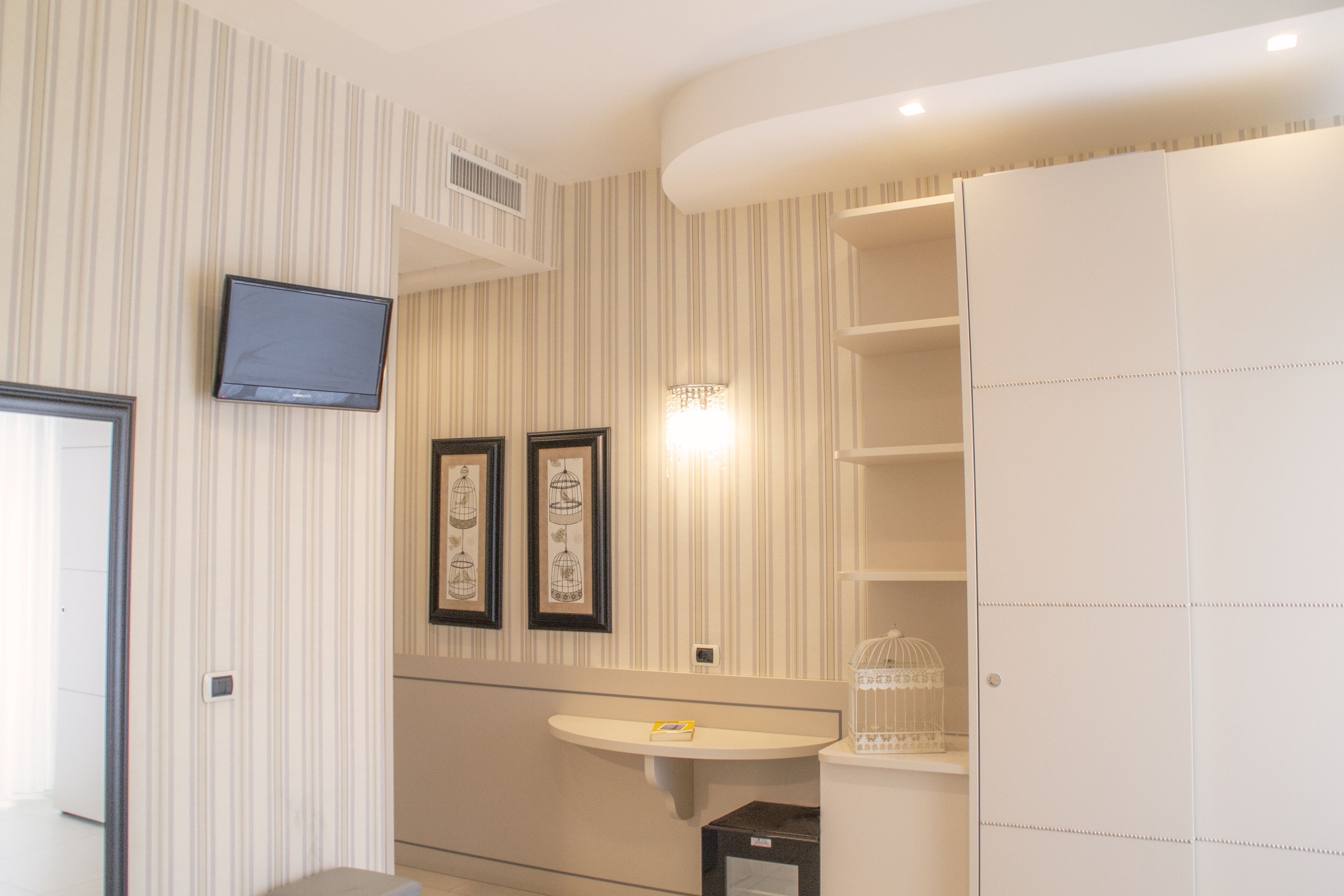 quadruple room | in-room safe, individually decorated, individually furnished, desk