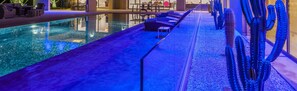 Vila superluxo, vários quartos | Terraço/pátio