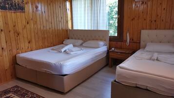 4 人部屋 | 高級寝具、セーフティボックス (室内)、防音設備、WiFi (無料)