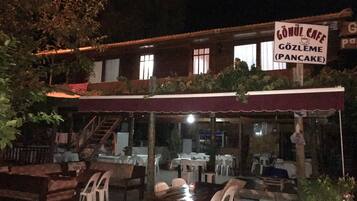 朝食に営業 (郷土料理)