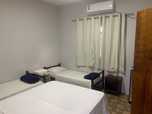 Family Room | Minibar, free WiFi, bed sheets - Hotel Pintado Azul (Coxim)