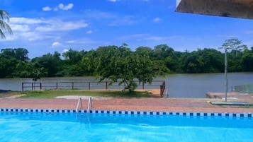 Utomhuspool