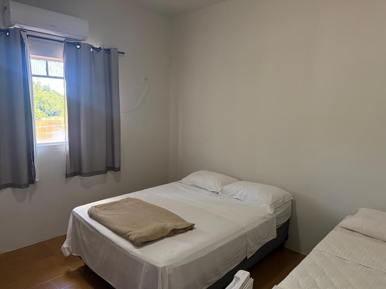 Frigobar, Wi-Fi de cortesia, roupa de cama