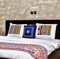 Quarto casal superior | Frigobar, cofres nos quartos, escrivaninha, quartos à prova de som