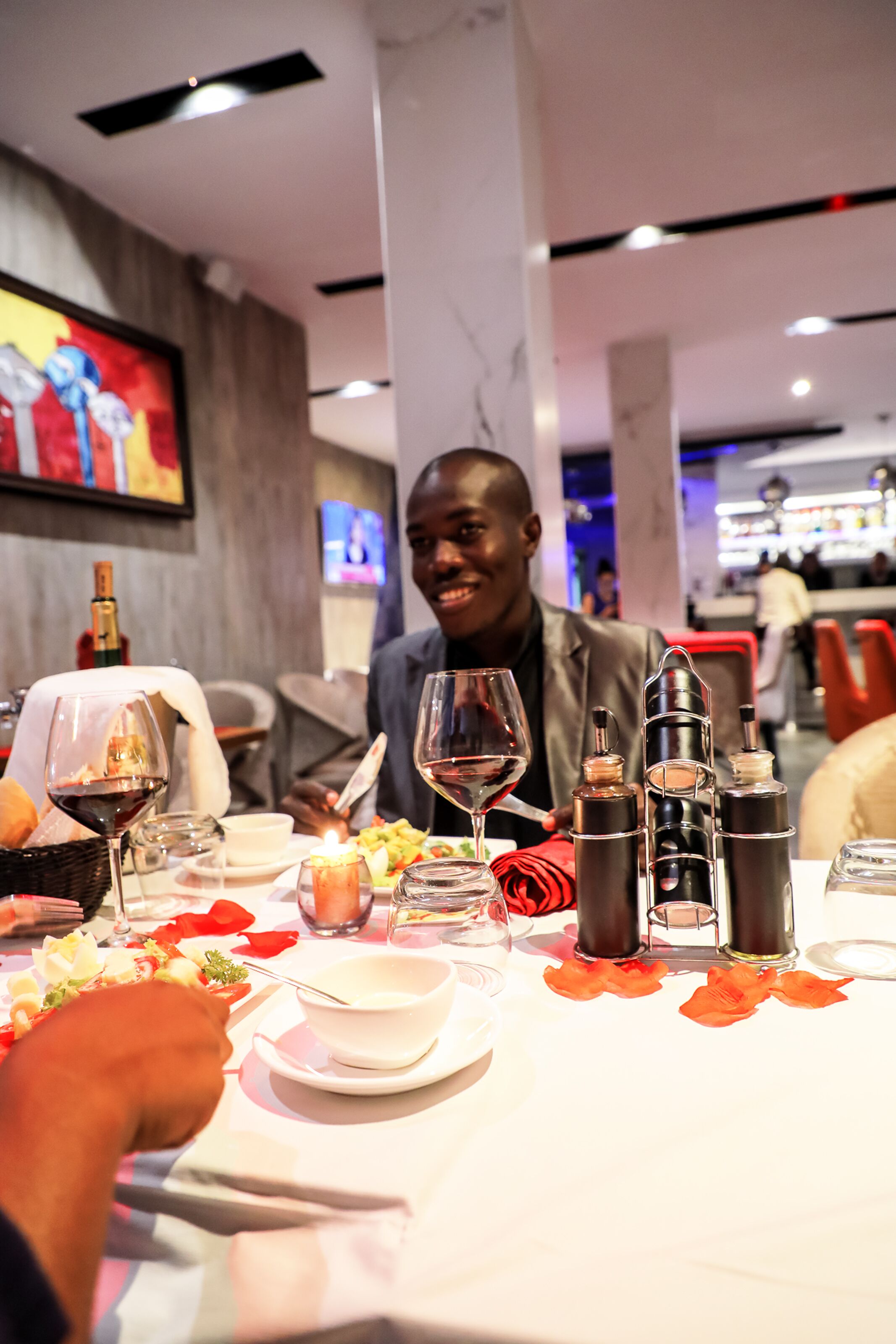 Daily continental breakfast (EUR 7.63 per person)