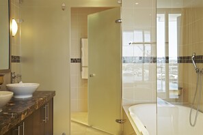 WF 1 Bedroom Superior  | Bathroom | Hair dryer, towels - African Elite Properties V&A Waterfront (Cape Town)