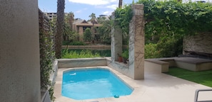 In-room safe, individually decorated, individually furnished, free WiFi - African Elite Properties V&A Waterfront (Cape Town)