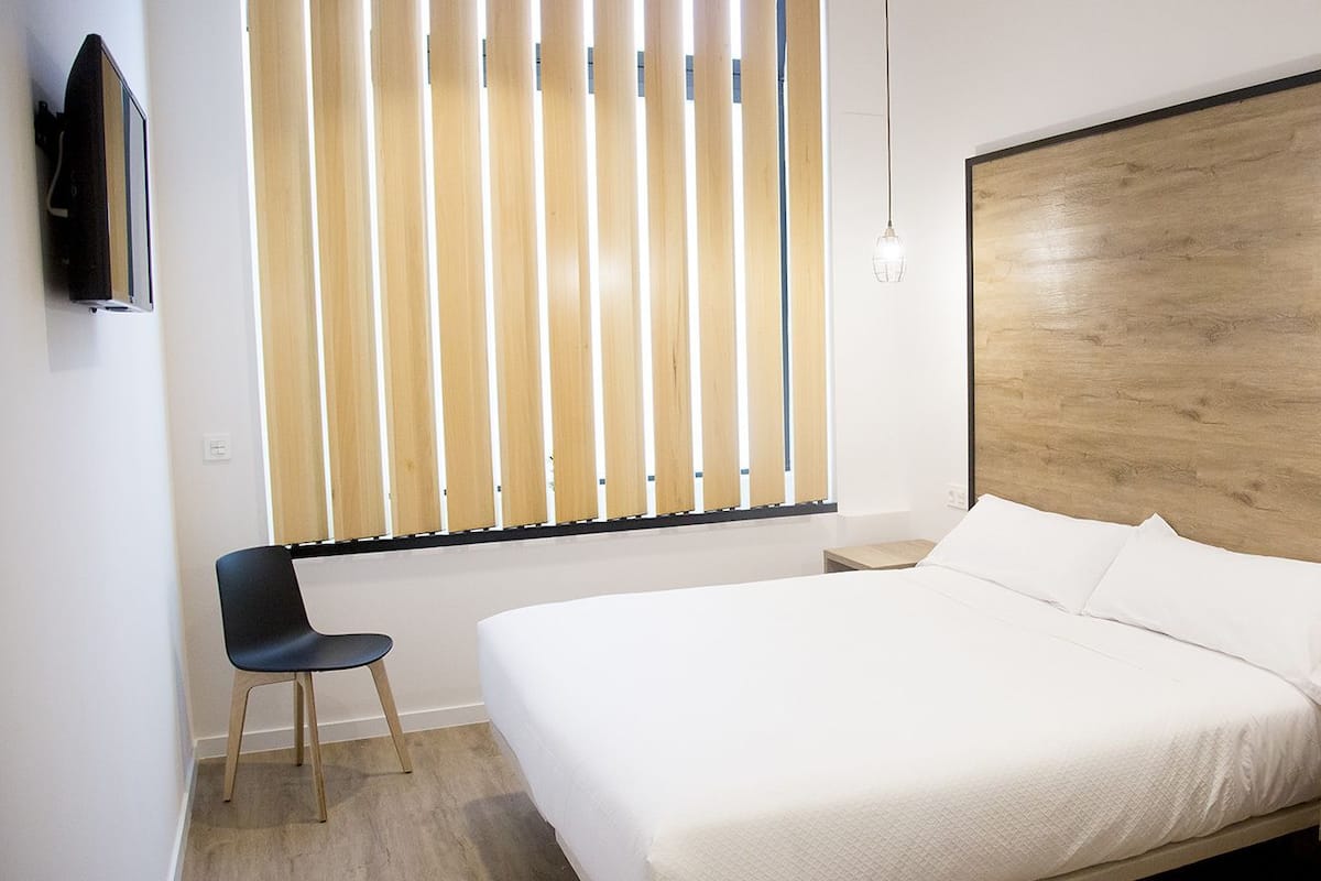 Double Room | Desk, free WiFi, bed sheets