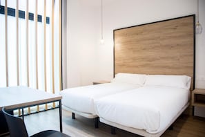 Desk, free WiFi, bed sheets - Somn Hipsuites Zarautz (Zarautz)