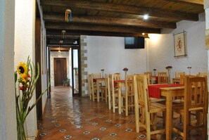 Se ofrece un desayuno continental (90 MXN por persona)