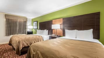 Habitación estándar, 2 camas de matrimonio, no fumadores | Ropa de cama de alta calidad, escritorio, tabla de planchar con plancha