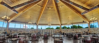 Mendelbaum Winery Guest Cabins