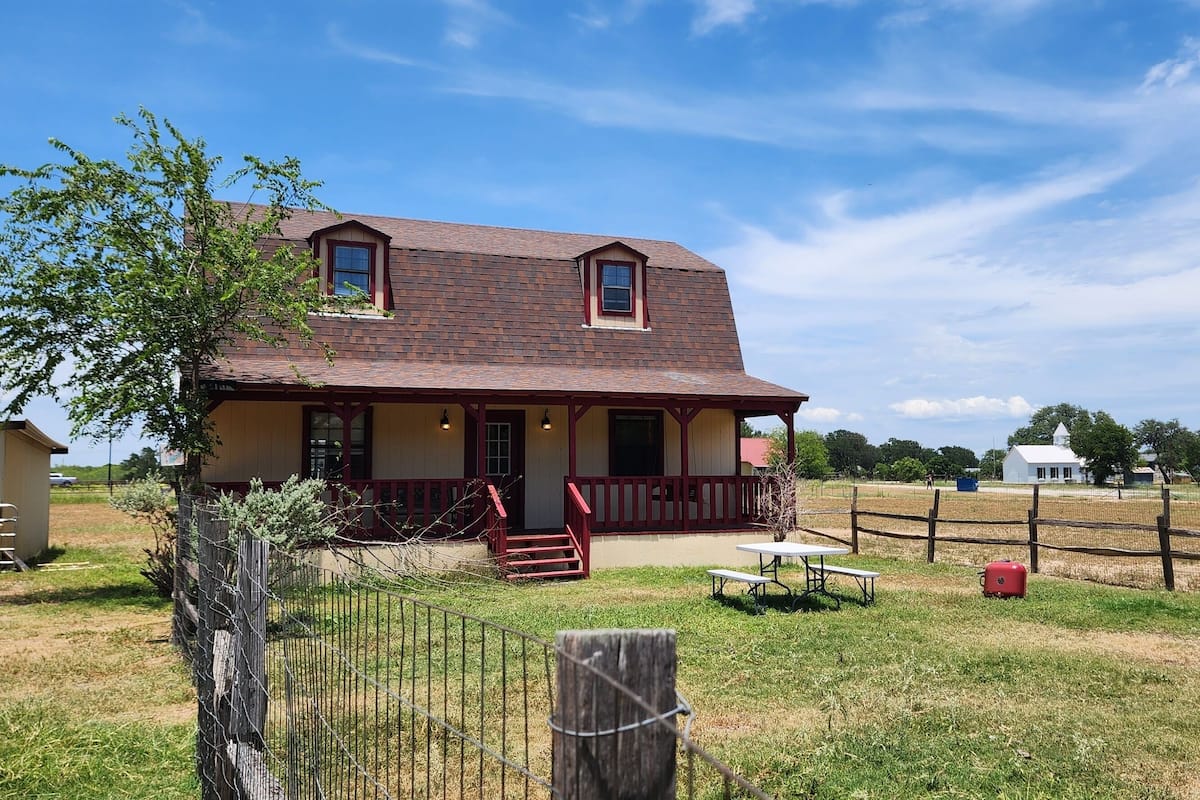 Family House | 2 bedrooms, iron/ironing board, free WiFi, bed sheets