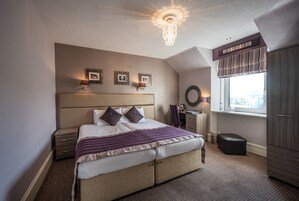 Escritorio, tabla de planchar con plancha y cunas gratuitas 