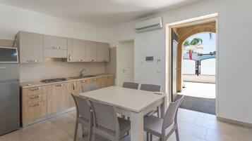 Suite Deluxe | Cucina privata | Frigorifero