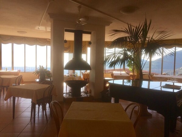 Dining - Albergo San Carlo (Massa)