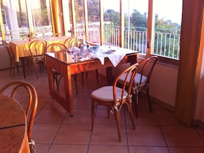 تناول الطعام