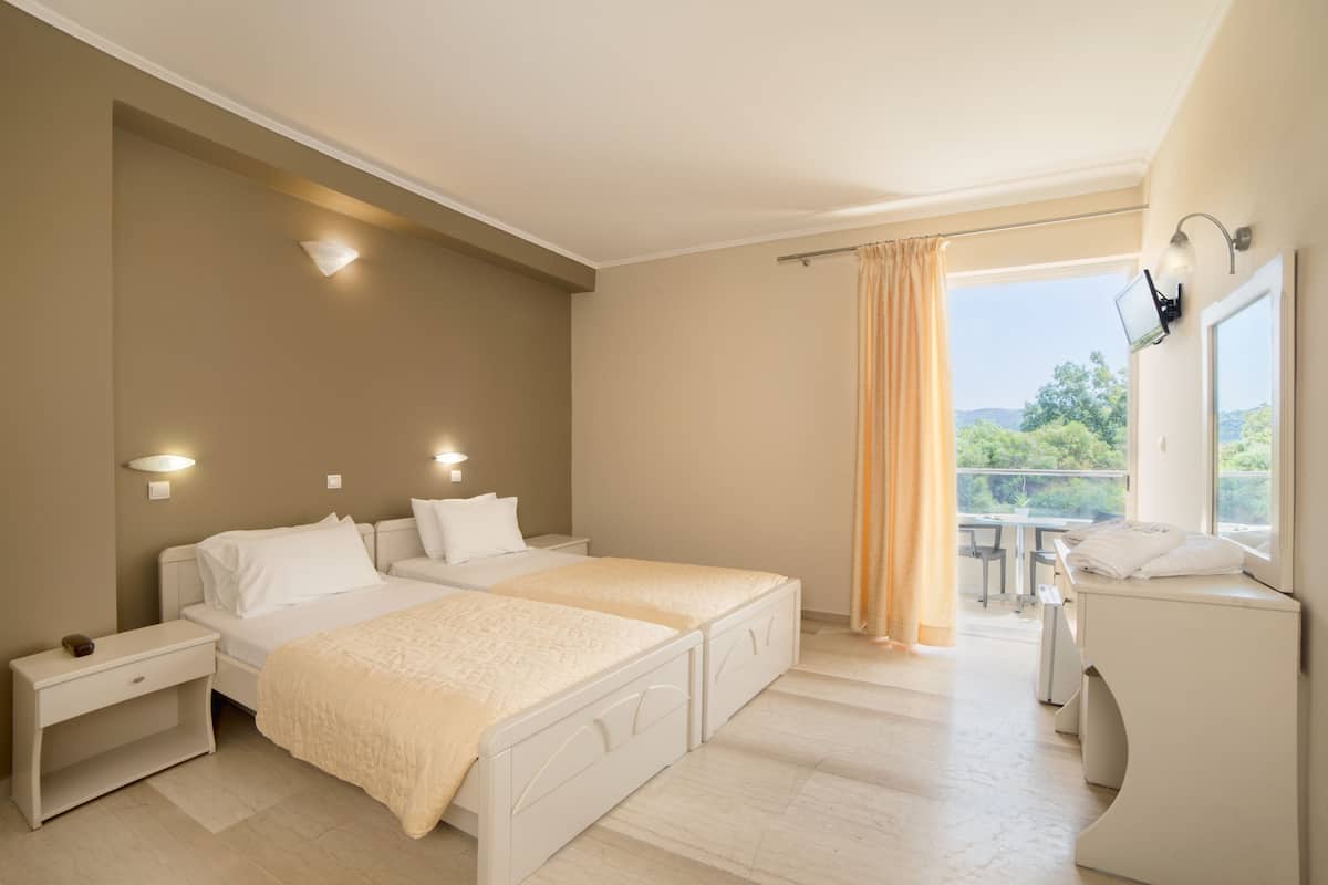 Twin Room | In-room safe, iron/ironing board, free WiFi, bed sheets