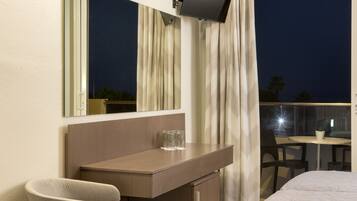 Deluxe Family Room | In-room safe, iron/ironing board (on request), free WiFi, bed sheets