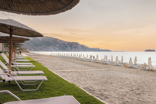 On the beach - Kalamaki Beach Hotel - Zakynthos Island (Zakynthos)