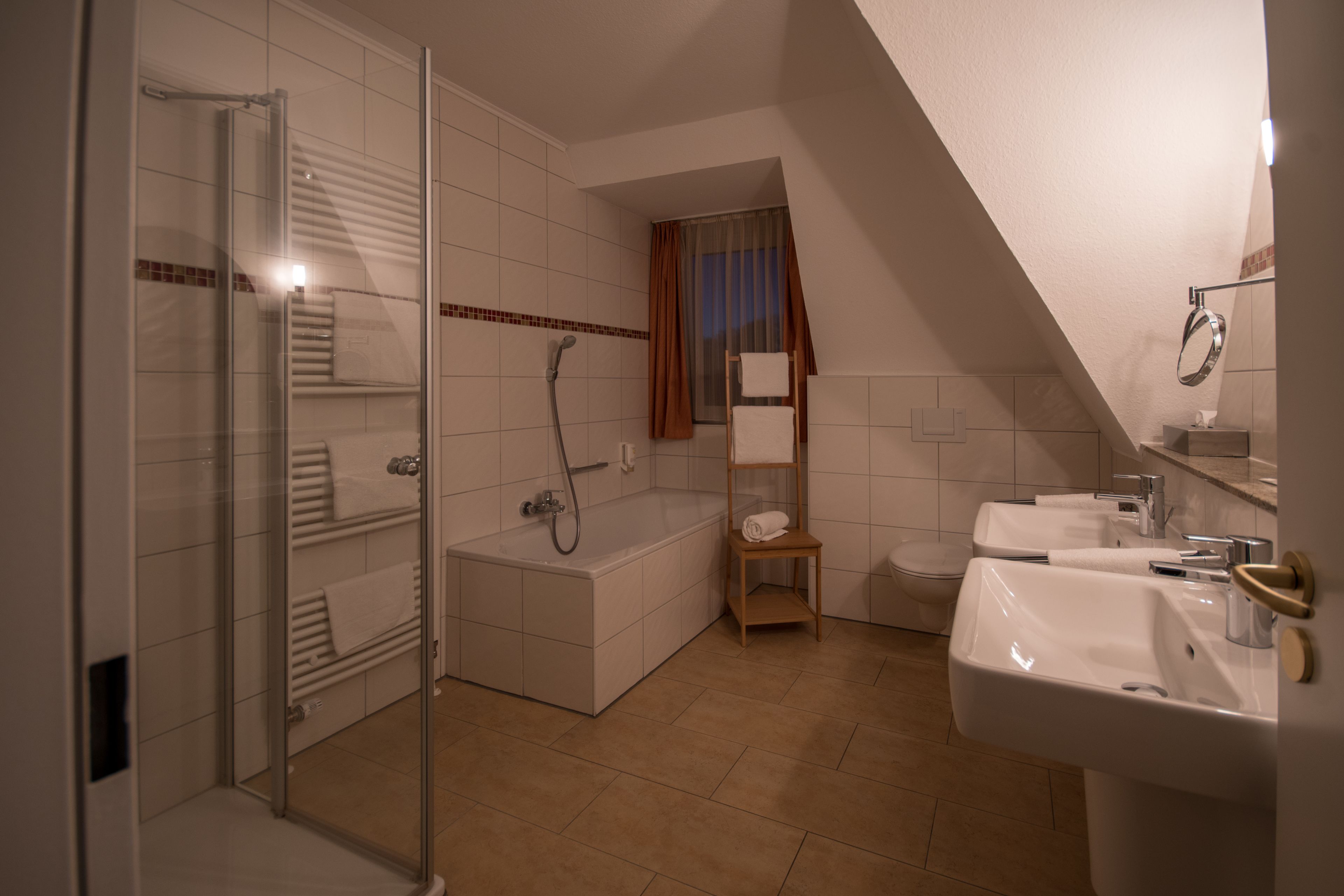 suite | bathroom | shower, free toiletries, hair dryer, towels