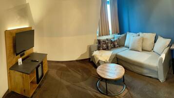 Suite | Escriptori, espai de treball apte per a portàtils i cortines opaques